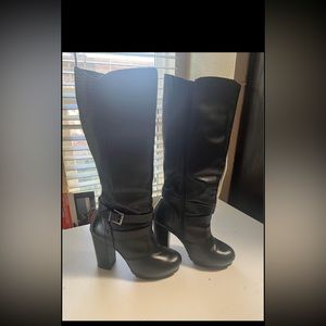 Andrea boots womens size 8. Great condition